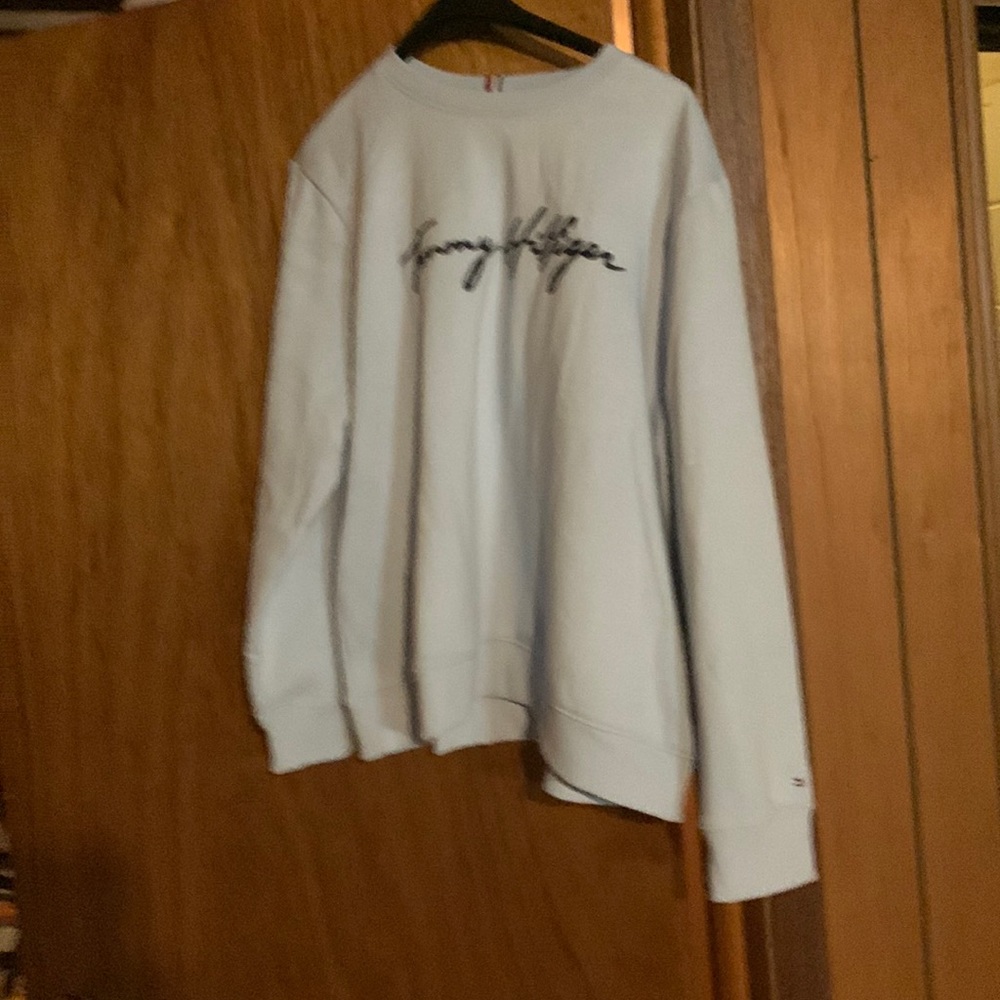 Women’s extra large Tommy sweatshirt